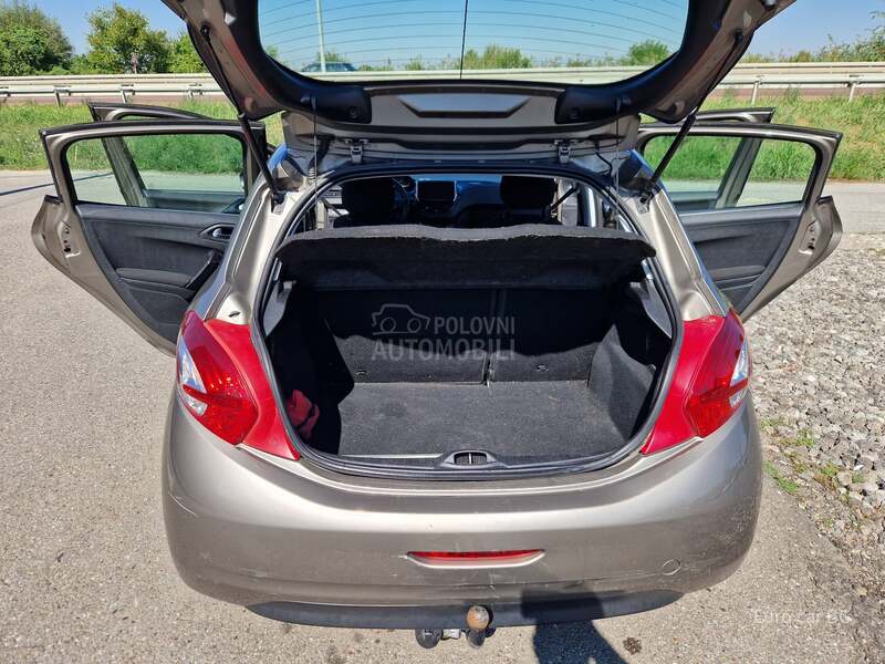 Peugeot 208 A K C I J A 130HKN
