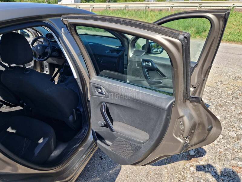 Peugeot 208 A K C I J A 130HKN