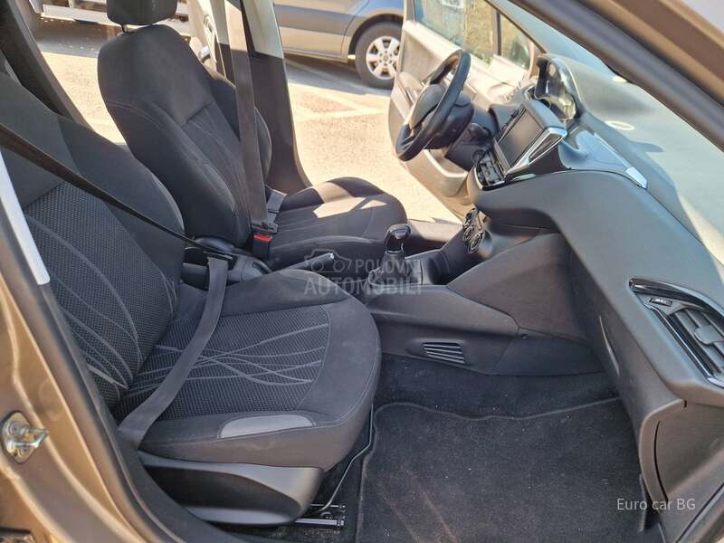 Peugeot 208 A K C I J A 130HKN