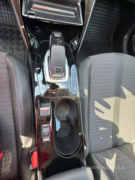 Peugeot 208 Allure 1.2 AT