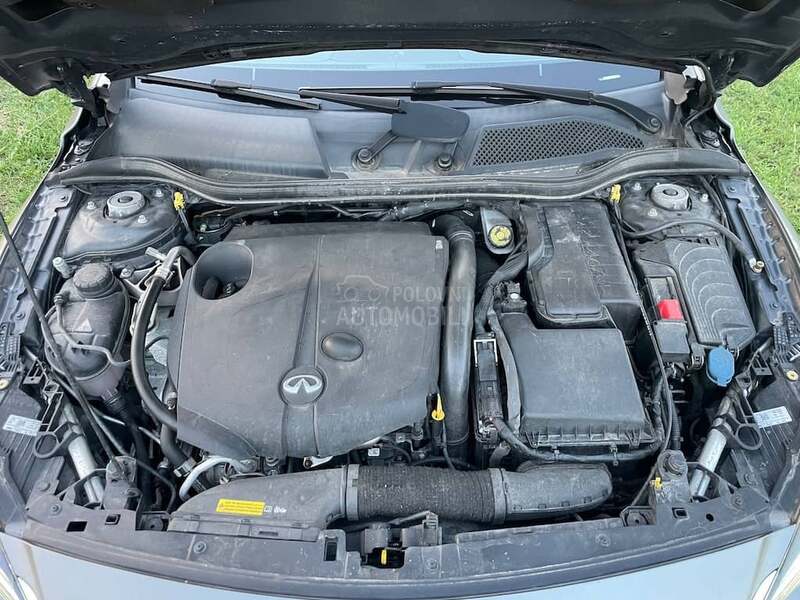 Infiniti Q30 4x4 CH
