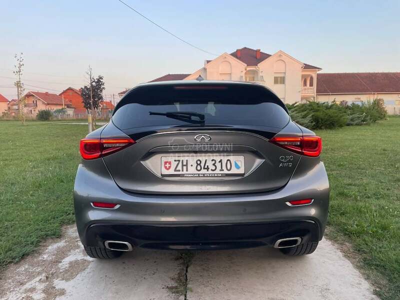 Infiniti Q30 4x4 CH