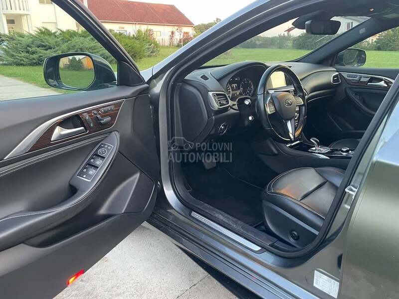 Infiniti Q30 4x4 CH