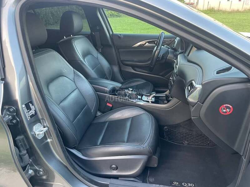 Infiniti Q30 4x4 CH