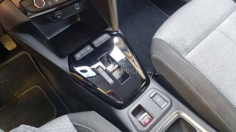 Opel Corsa F 1.2i Autom 8 Edition