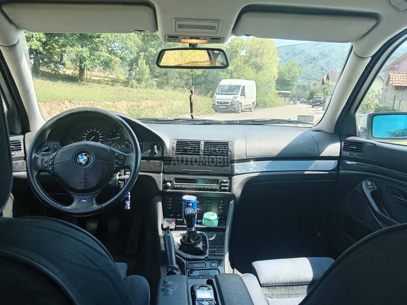 BMW 523 