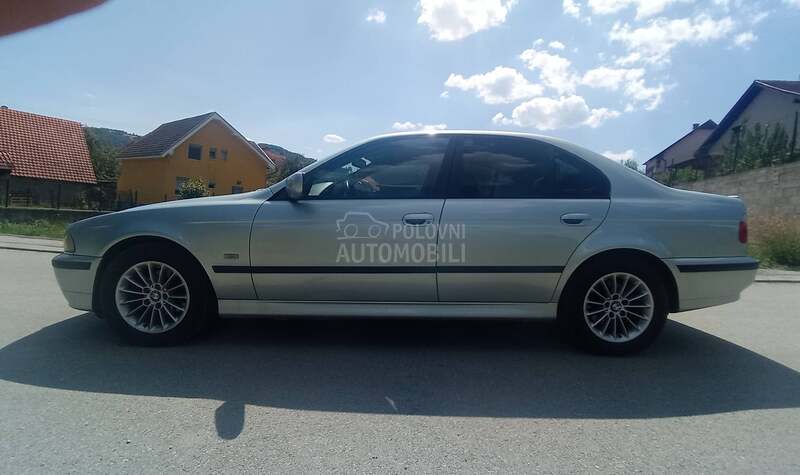 BMW 523 