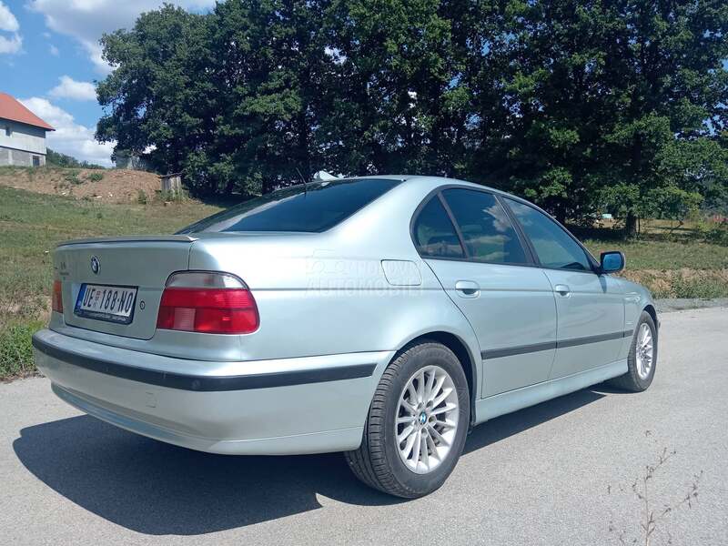 BMW 523 