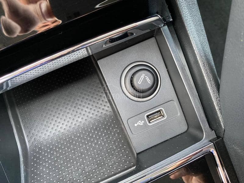 Škoda Karoq 1.6 DSG / Led / Xen