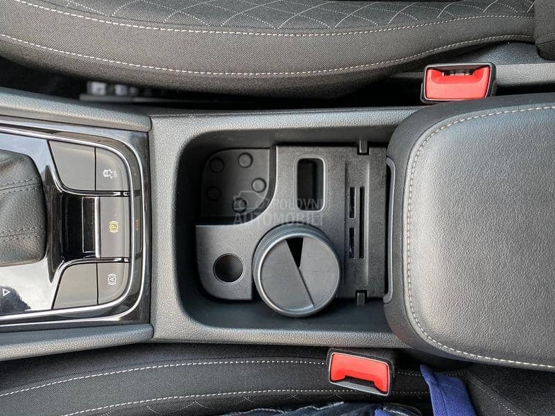 Škoda Karoq 1.6 DSG / Led / Xen