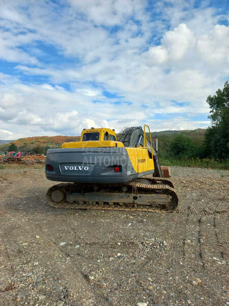 Volvo EC210