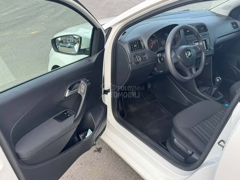 Volkswagen Polo 1.0 S a l o n