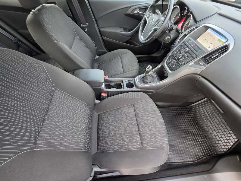 Opel Astra J 1.4 TURBO