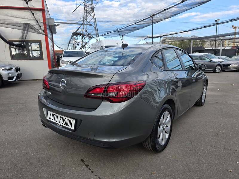 Opel Astra J 1.4 TURBO