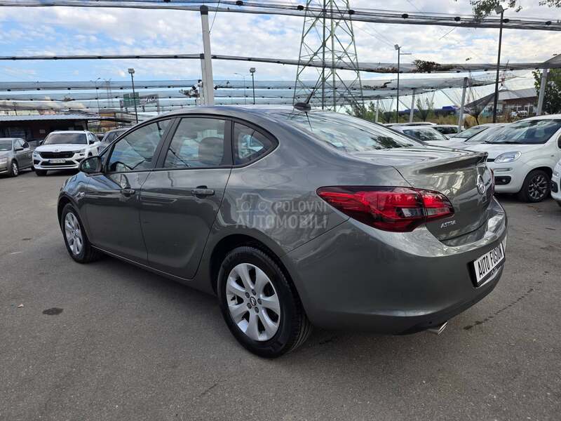 Opel Astra J 1.4 TURBO