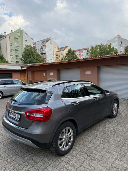Mercedes Benz GLA 180 