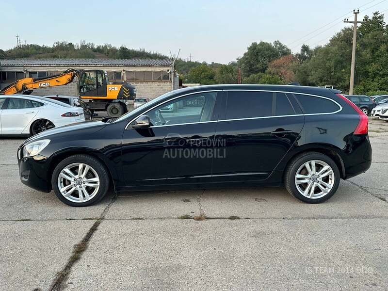 Volvo V60 2.0 D3 MOMENTUM