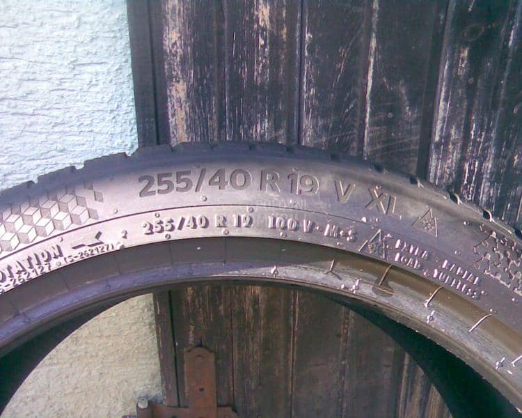 Continental 255/40 R19 Zimska