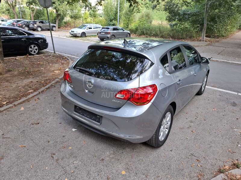Opel Astra J 1.6 cdti