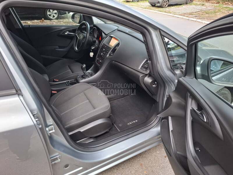 Opel Astra J 1.6 cdti