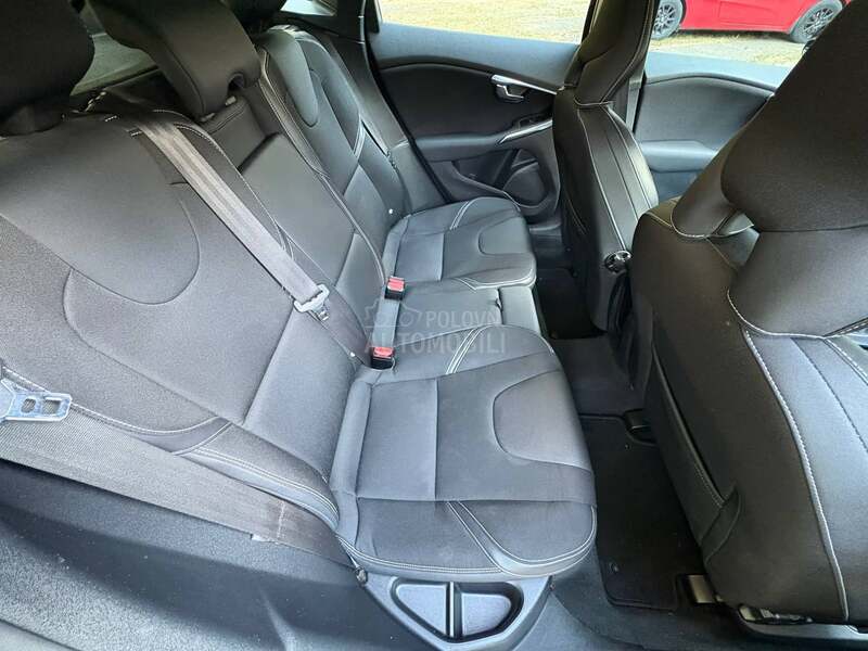 Volvo V40 1.6 fuL oprem