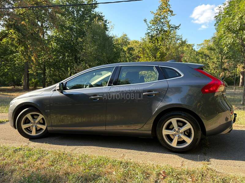 Volvo V40 1.6 fuL oprem