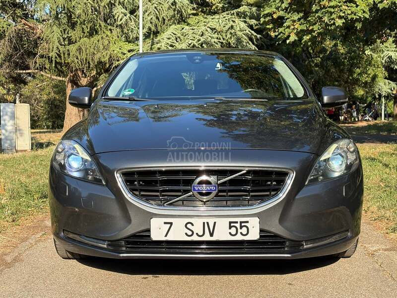 Volvo V40 1.6 fuL oprem