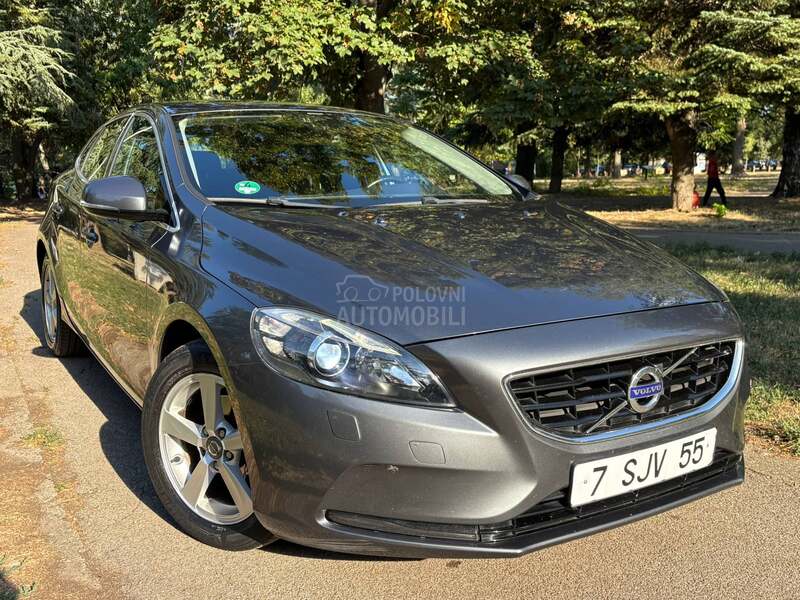 Volvo V40 1.6 fuL oprem