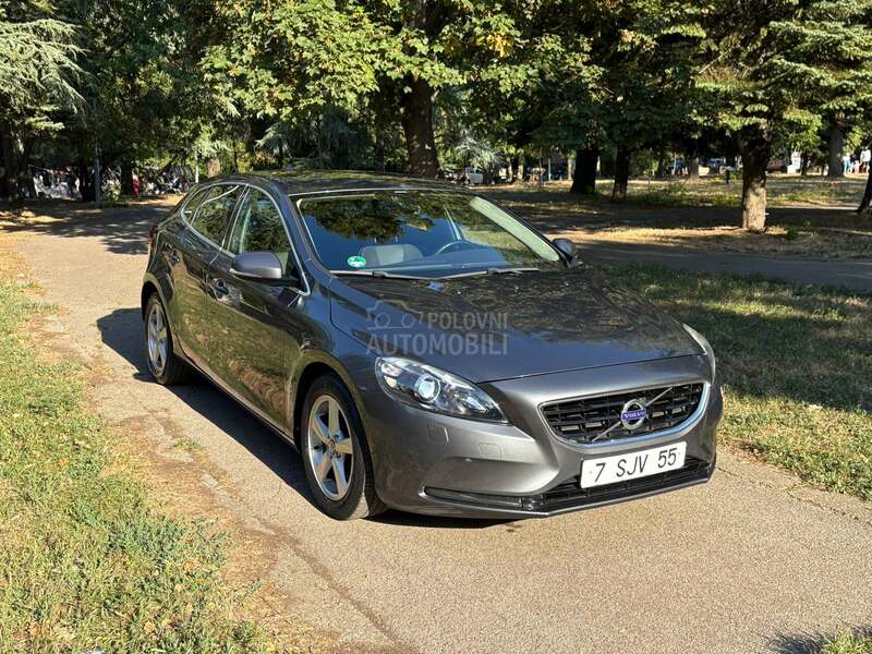 Volvo V40 1.6 fuL oprem