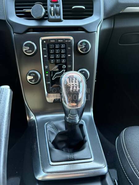 Volvo V40 1.6 fuL oprem