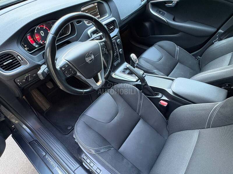 Volvo V40 1.6 fuL oprem