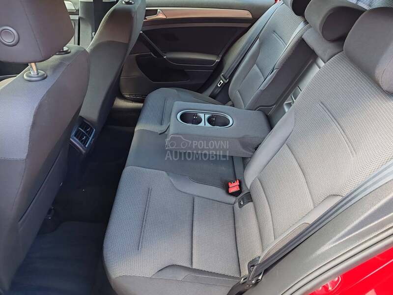 Volkswagen Golf 7 1.6TDI .rezervisan.