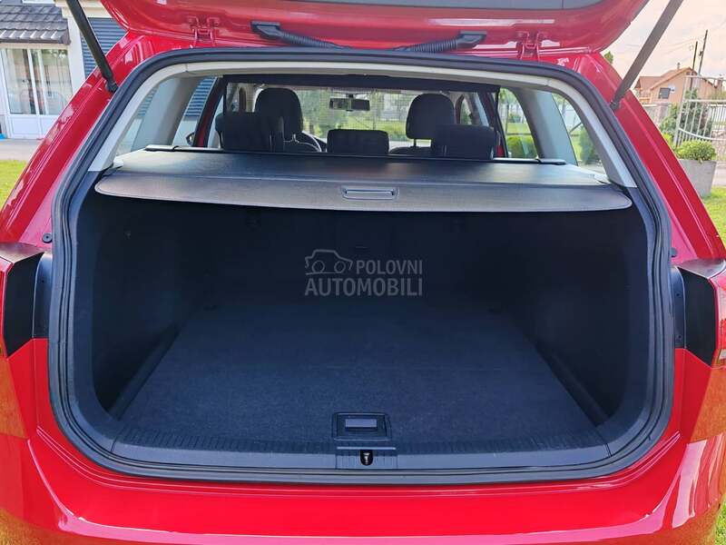 Volkswagen Golf 7 1.6TDI .rezervisan.
