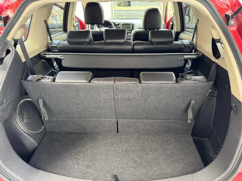 Mitsubishi Outlander 2.0 4x4 7 sed MATIK