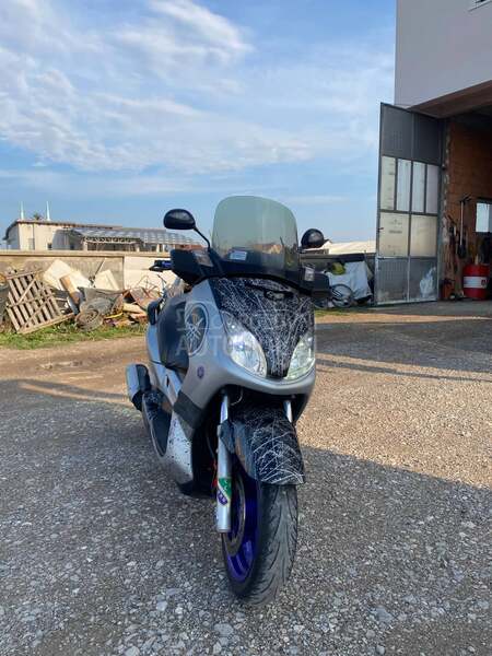 Yamaha X maks 250