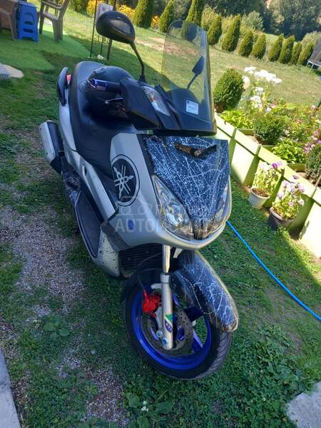 Yamaha X maks 250