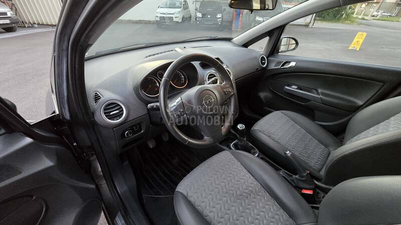 Opel Corsa D 1.3 CDTI COSSMO