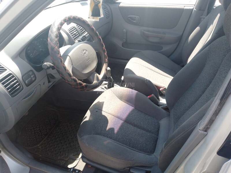 Hyundai Accent 0DLIČAN -AUT0
