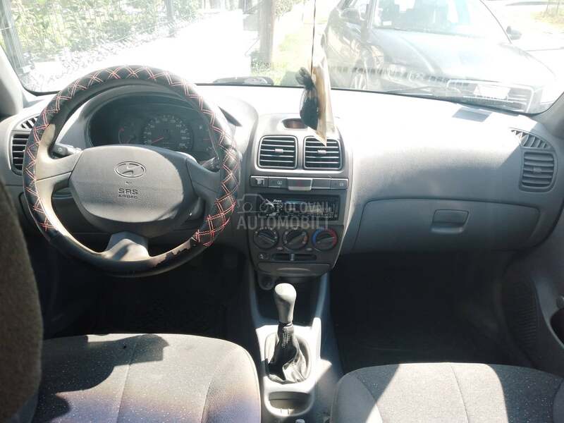 Hyundai Accent 0DLIČAN -AUT0