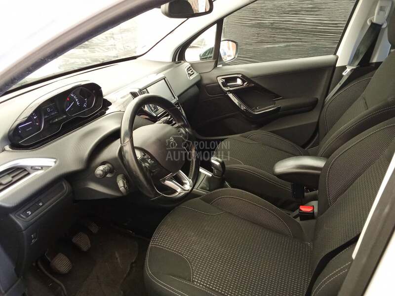 Peugeot 208 ALLURE