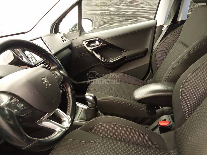 Peugeot 208 ALLURE