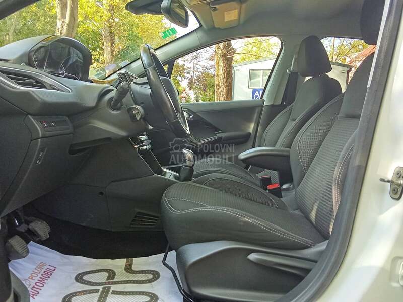 Peugeot 208 ALLURE