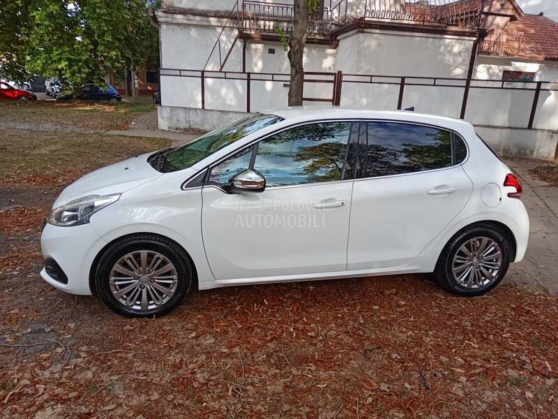 Peugeot 208 ALLURE