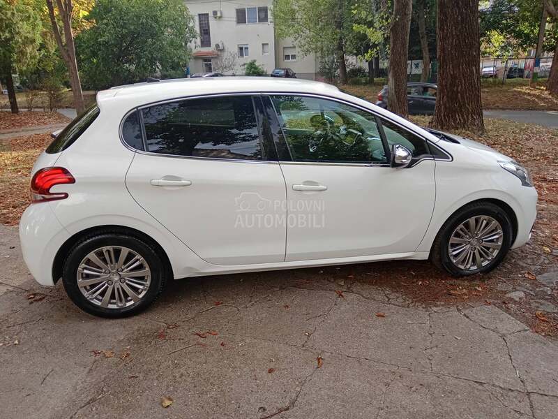 Peugeot 208 ALLURE