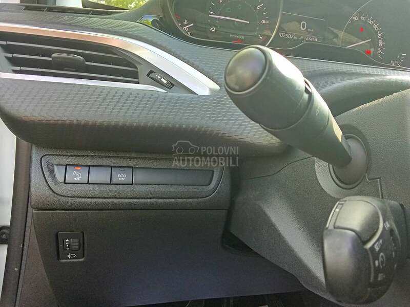 Peugeot 208 ALLURE