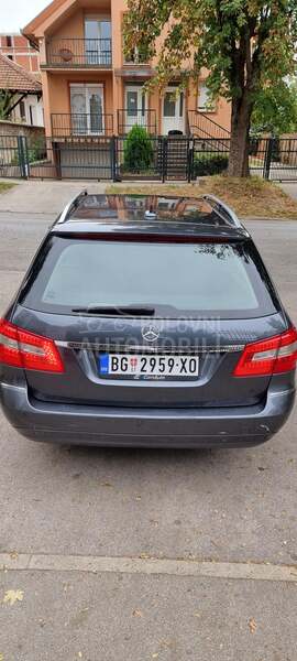 Mercedes Benz E 200 porodičan auto