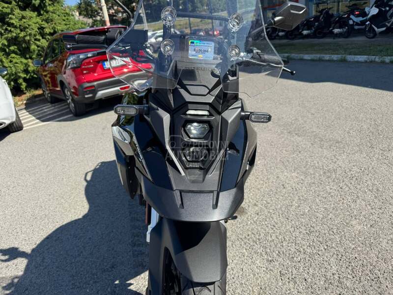 Suzuki V STROM 800 M4