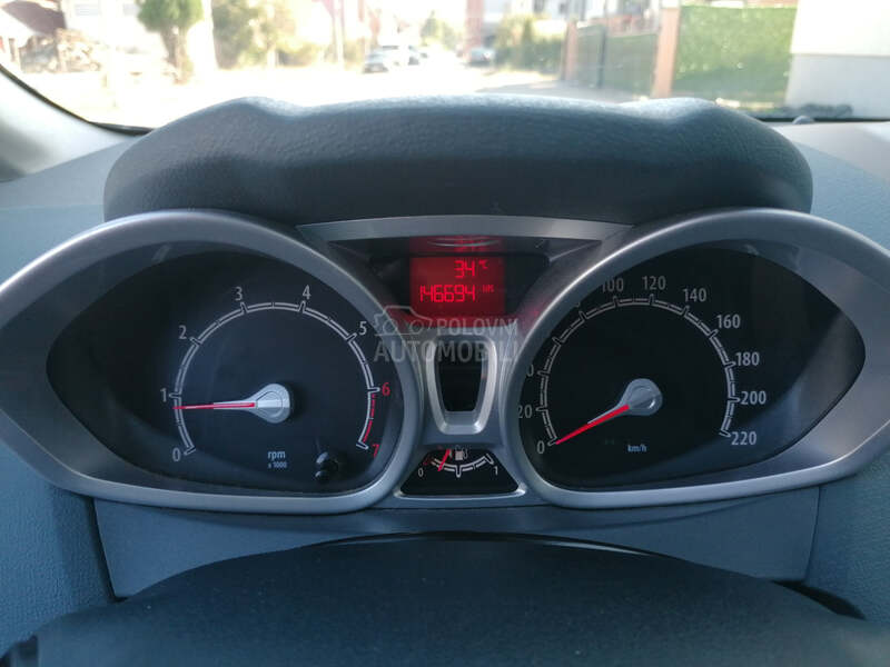 Ford Fiesta 1.4i TITANIUM CH