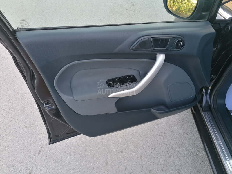 Ford Fiesta 1.4i TITANIUM CH