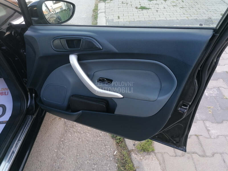 Ford Fiesta 1.4i TITANIUM CH